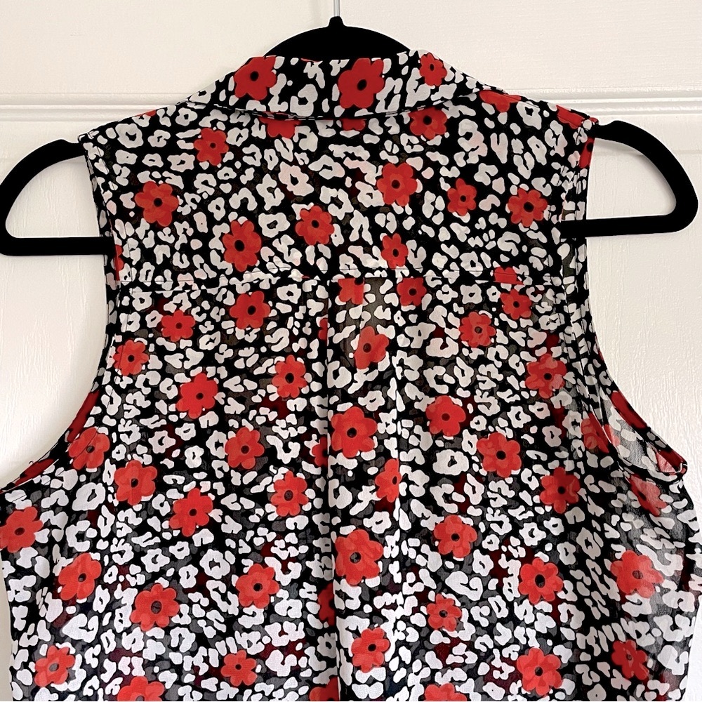 Women’s Banana Republic Floral Sleeveless Blouse in Black/White/Red - XS - Picture 4 of 9